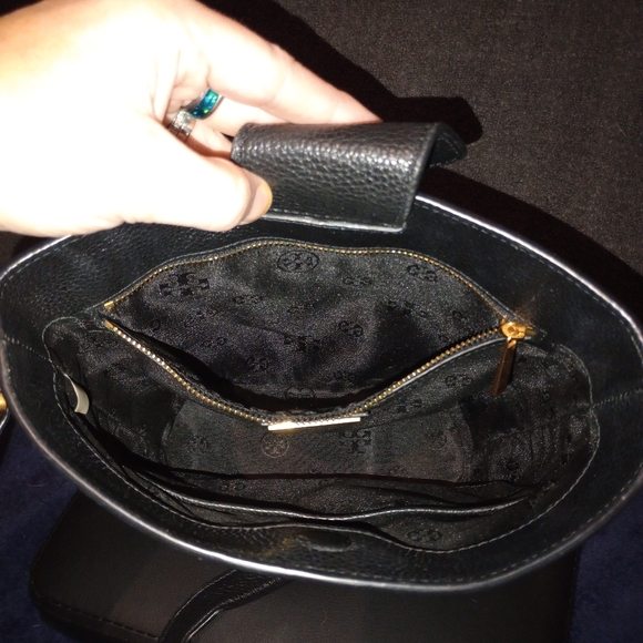 Tory Burch Britten Bucket Bag With Tory Burch Wallet - Picture 12 of 15